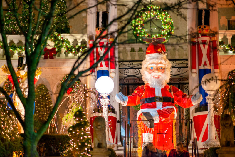 Santa Puppet: Dyker Heights Lights Tour