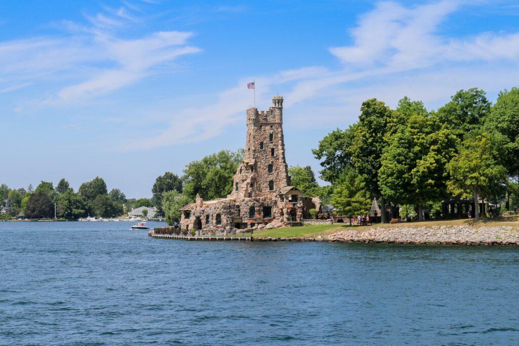 Tour Niagara Falls, Toronto, Washington & Philadelphia from New York: 5 Days